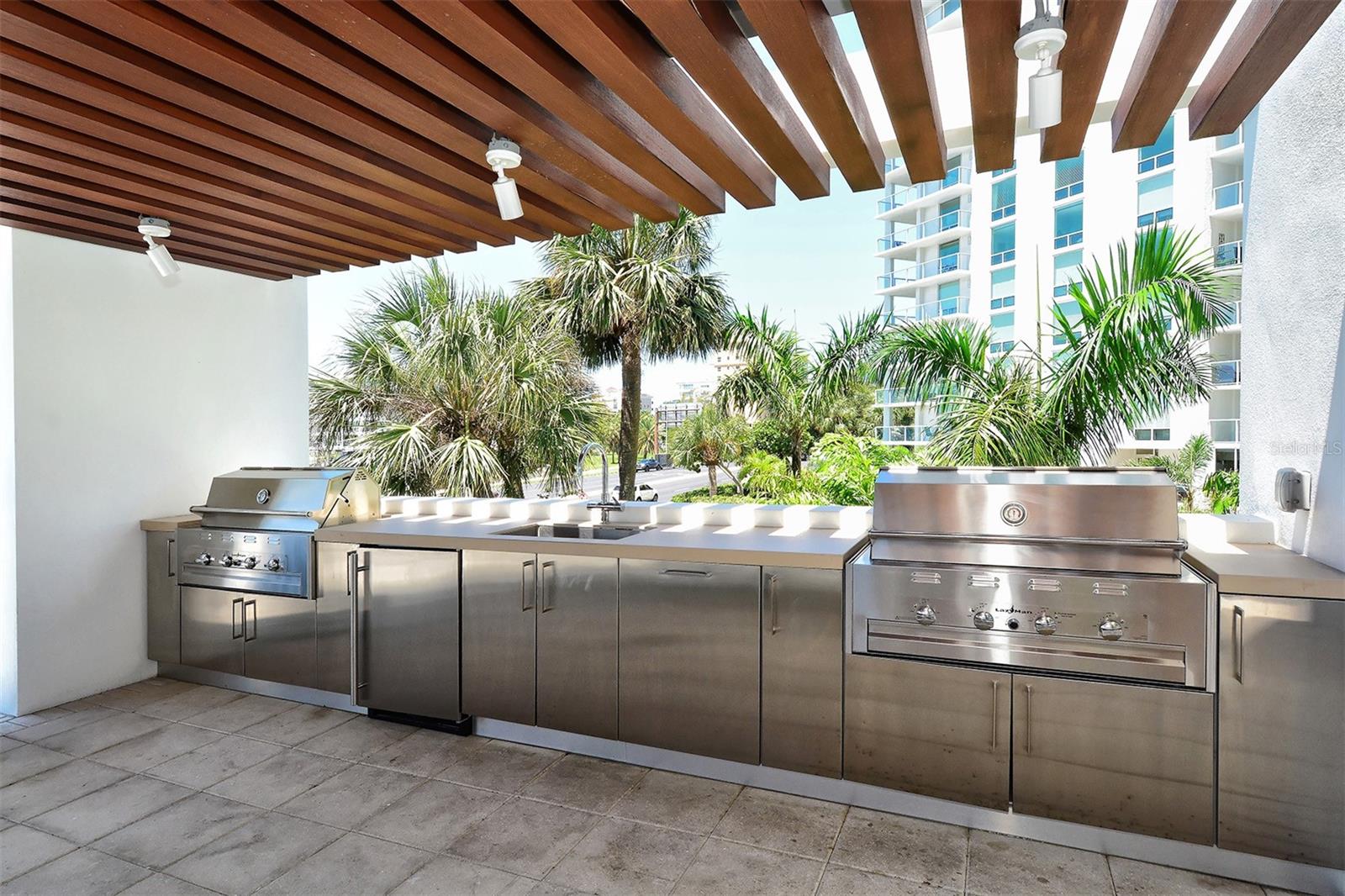 Listing photo id 83 for 1155 Gulfstream Avenue 1201