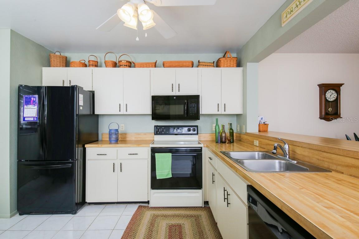 Image 10 of 37 For 702 Oakview Drive 702