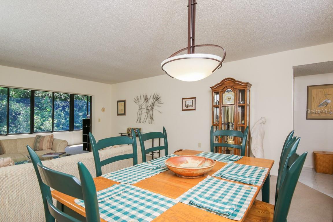 Image 13 of 37 For 702 Oakview Drive 702