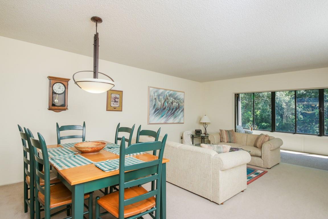 Image 14 of 37 For 702 Oakview Drive 702