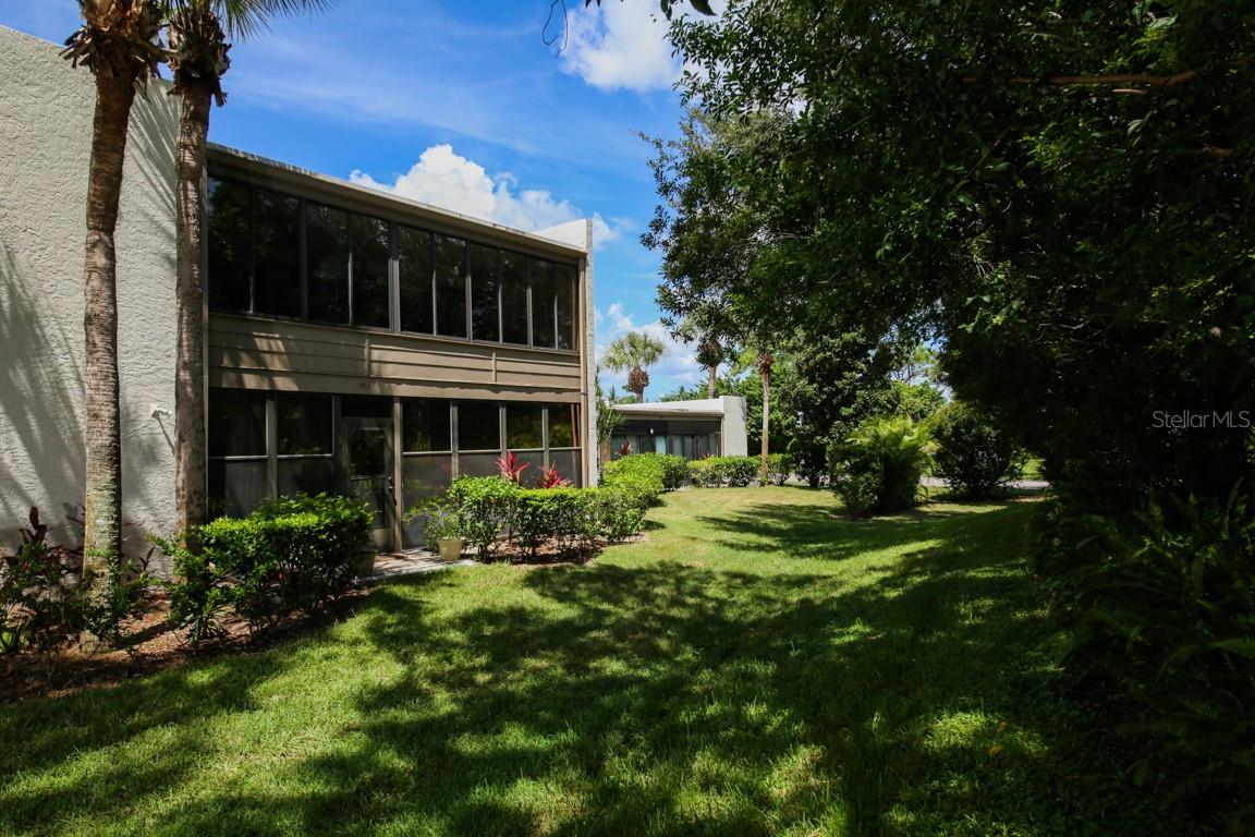 Image 29 of 37 For 702 Oakview Drive 702