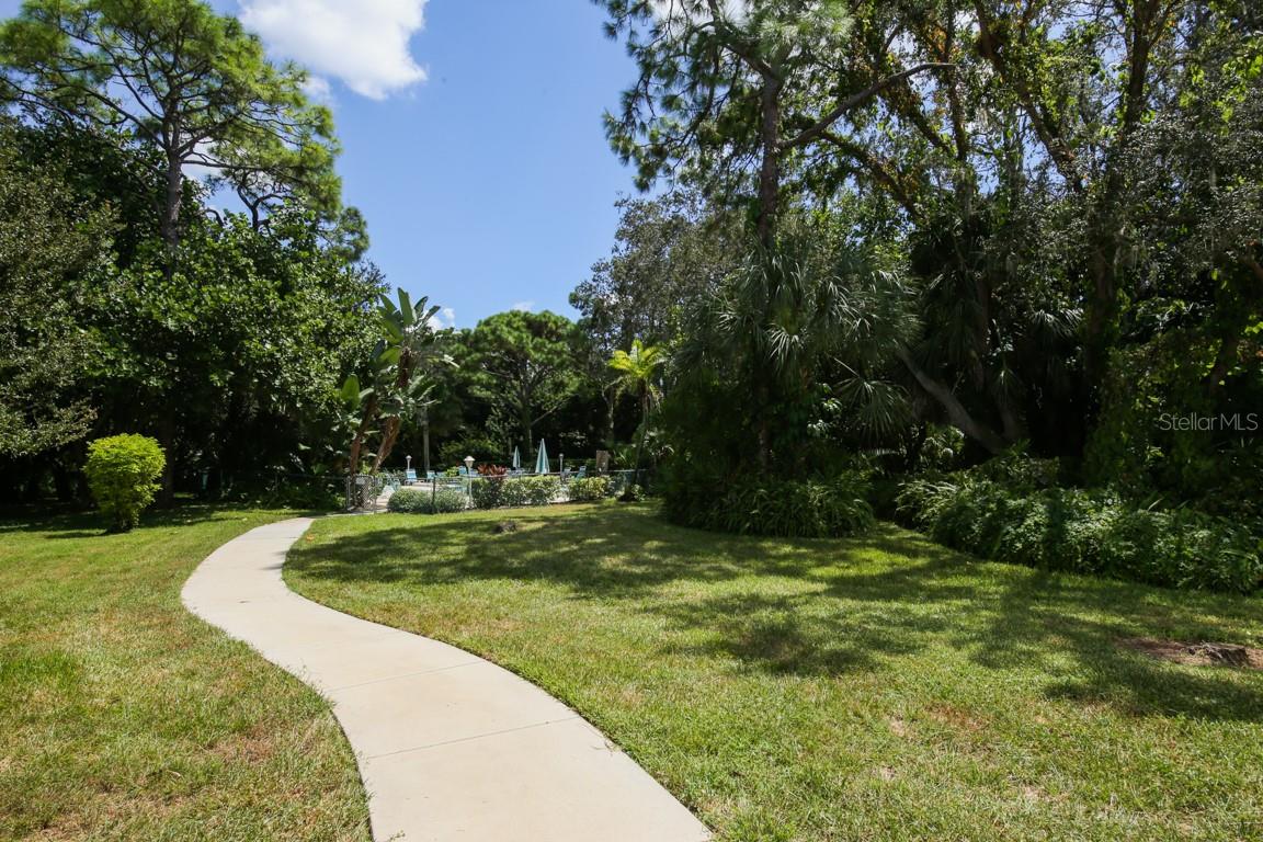 Image 31 of 37 For 702 Oakview Drive 702