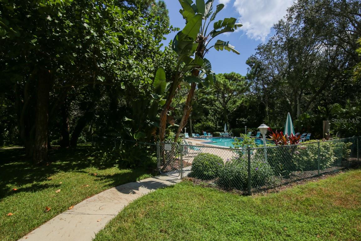 Image 32 of 37 For 702 Oakview Drive 702