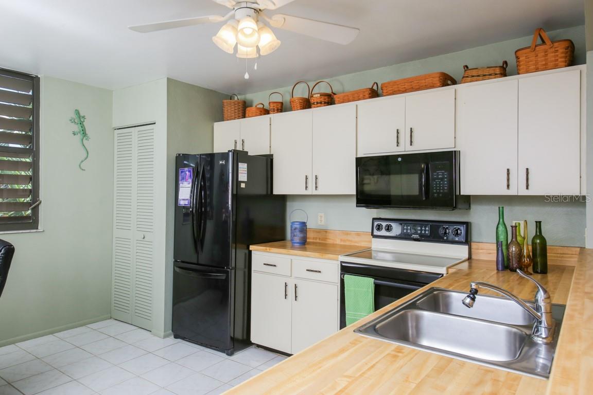 Image 8 of 37 For 702 Oakview Drive 702