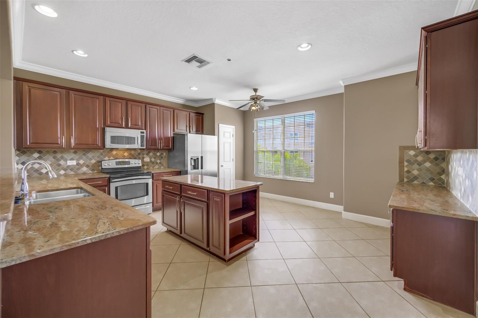 Listing photo id 8 for 7195 Islamorada Circle