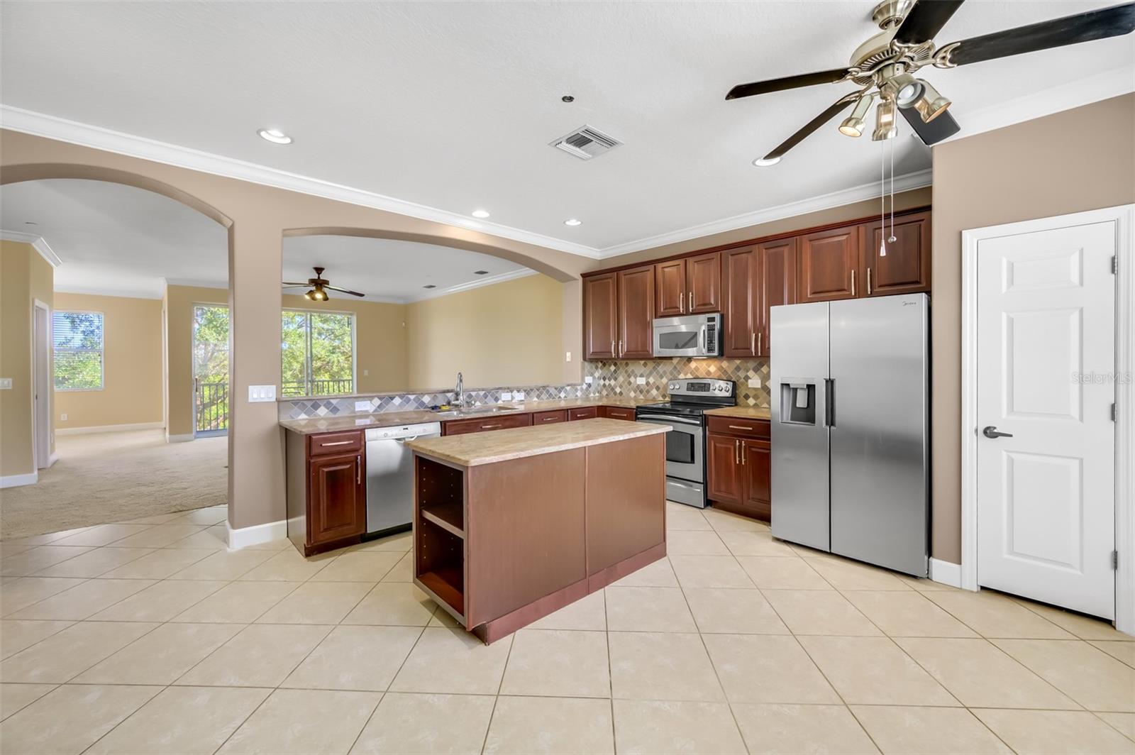 Listing photo id 5 for 7195 Islamorada Circle