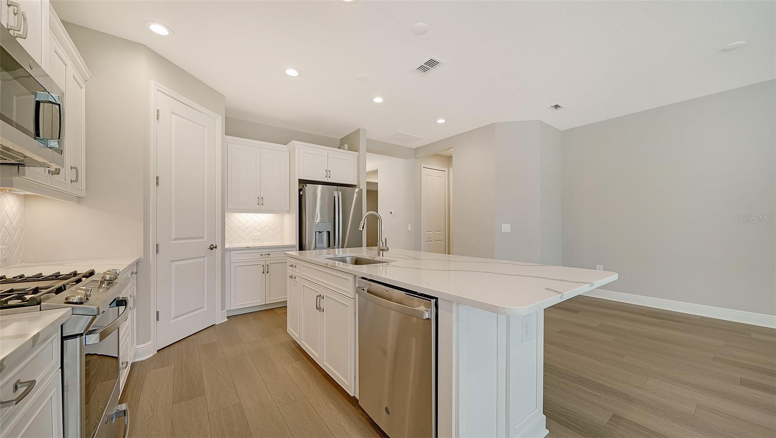 Image 10 of 57 For 27460 Janzen Court