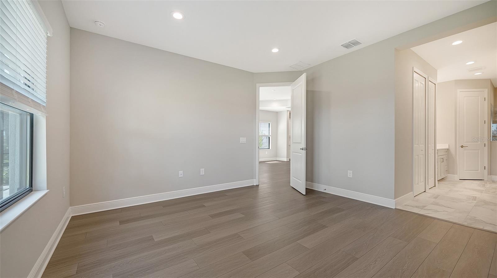 Image 17 of 57 For 27460 Janzen Court