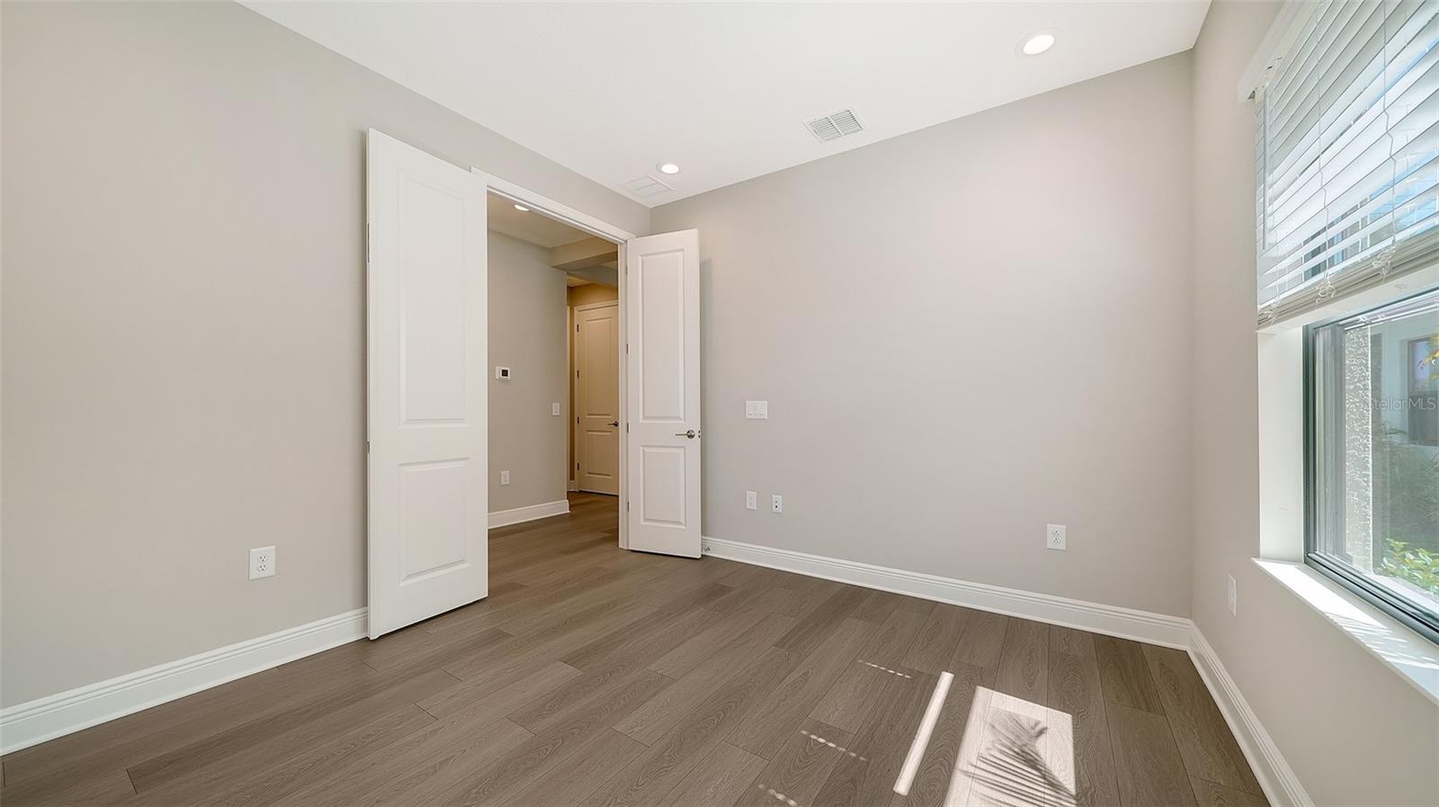 Image 21 of 57 For 27460 Janzen Court
