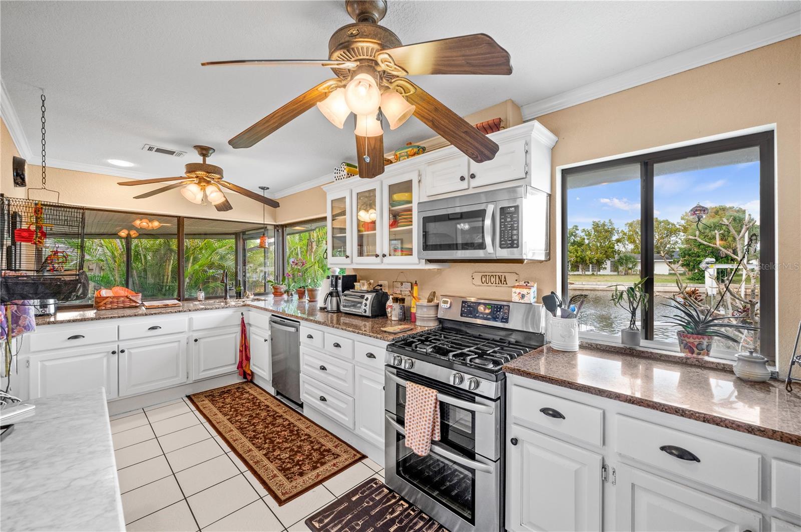 Image 28 of 49 For 104 Graham Street Se