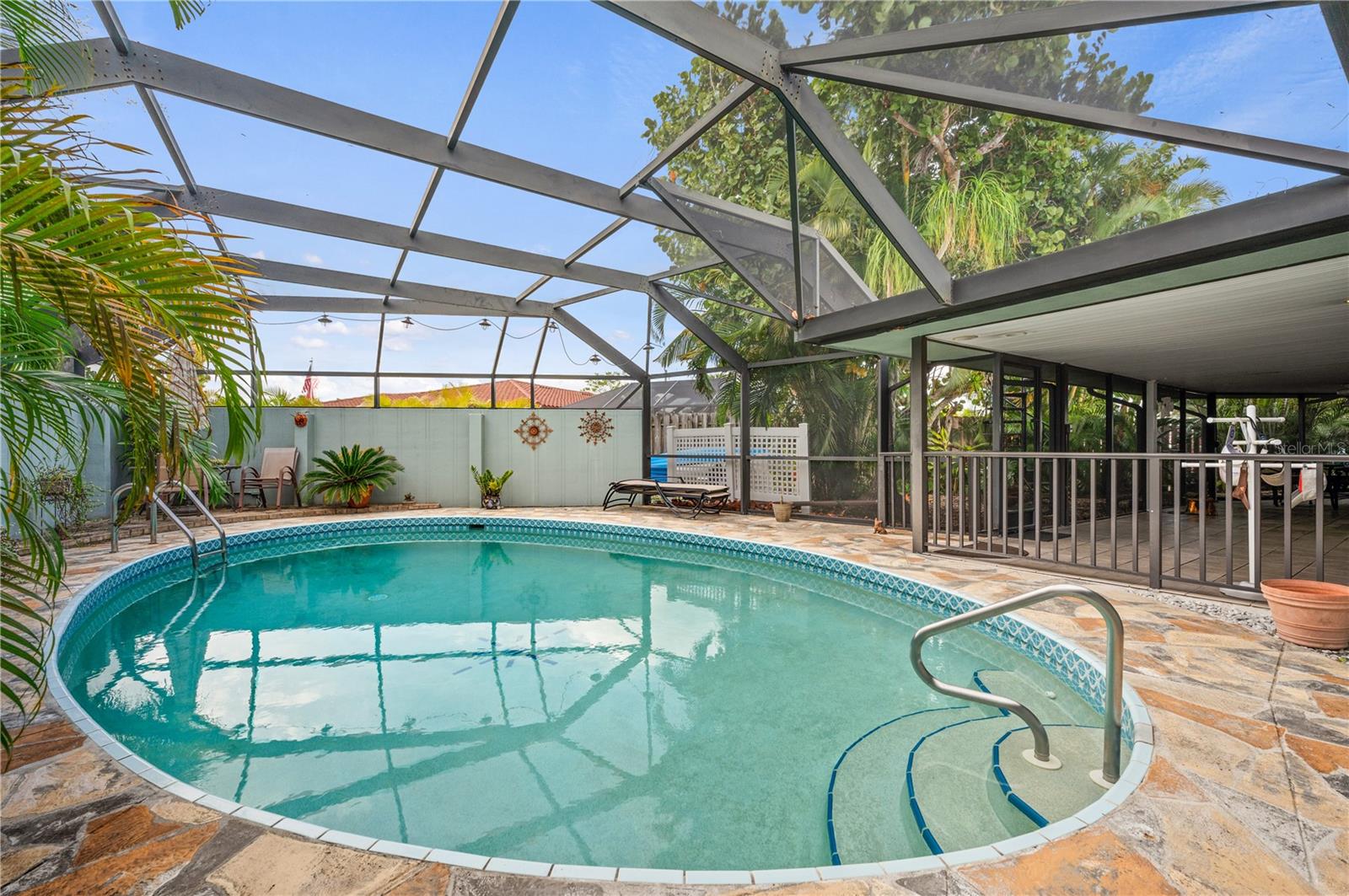 Image 33 of 49 For 104 Graham Street Se