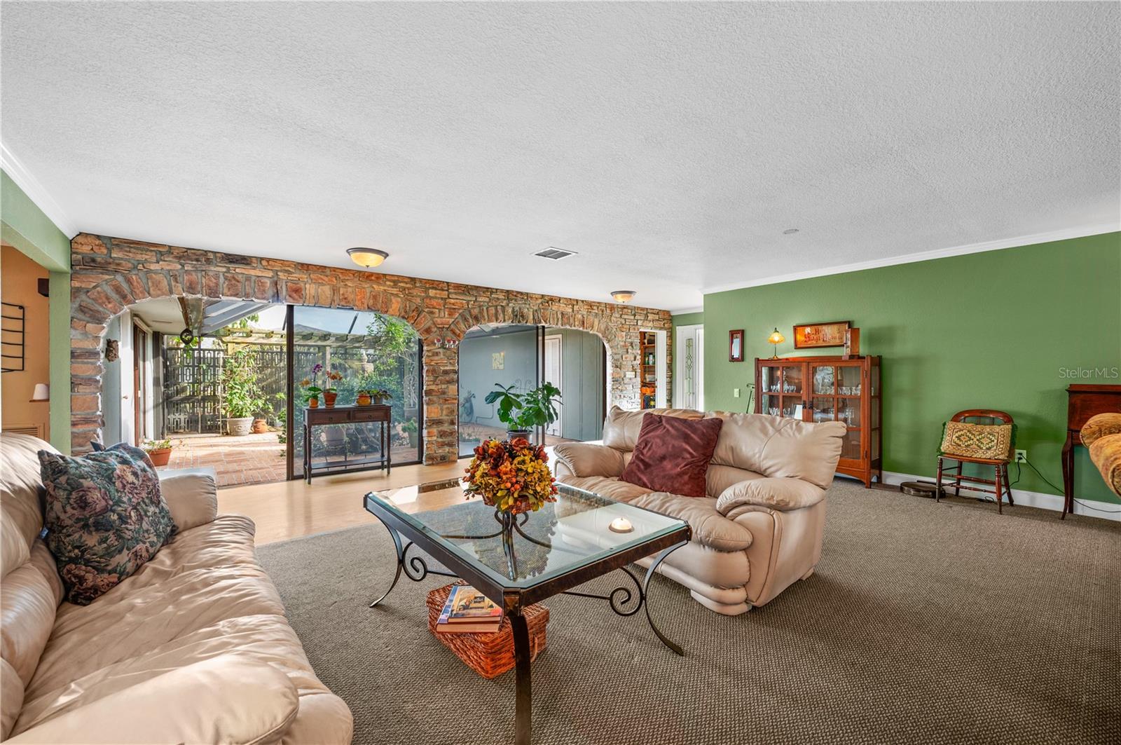 Image 5 of 49 For 104 Graham Street Se