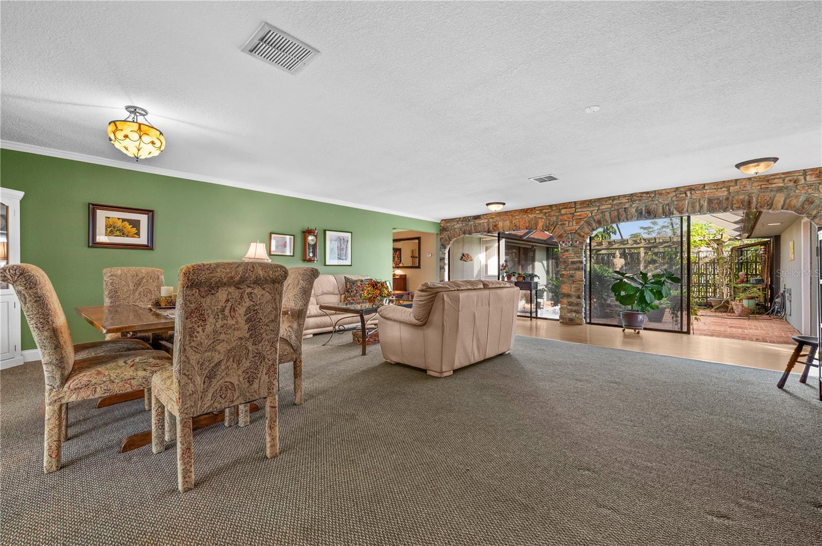 Image 6 of 49 For 104 Graham Street Se