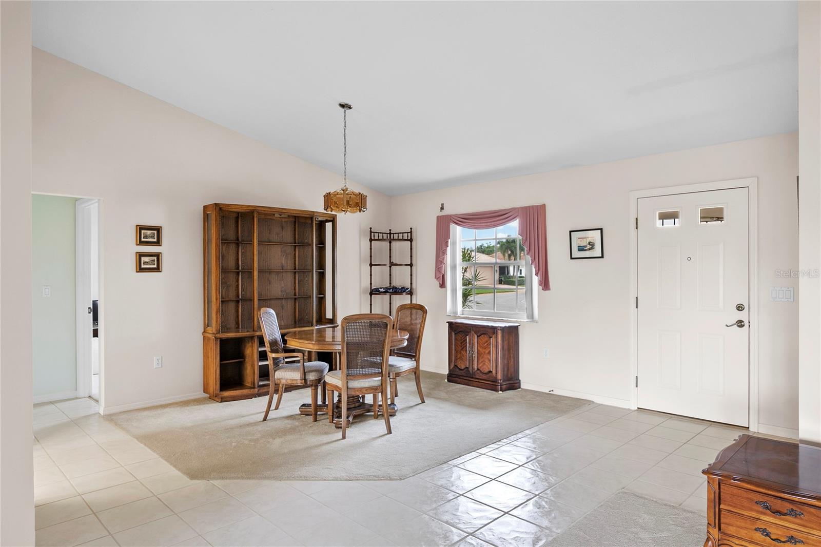 Listing photo id 4 for 1654 Waxwing Court