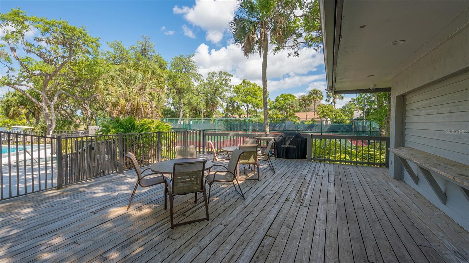 Listing photo id 33 for 1755 Oak Lakes Drive