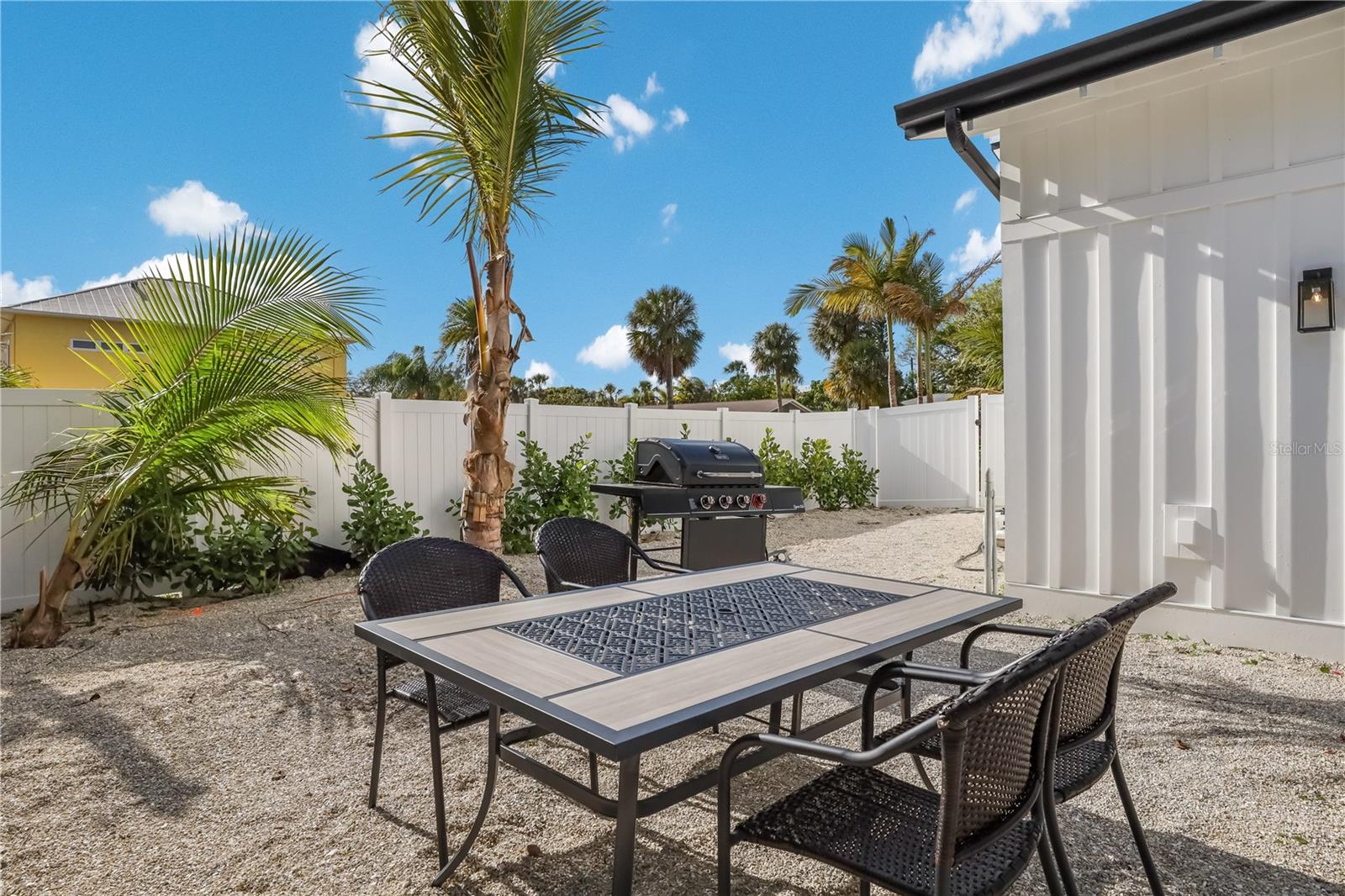 Listing photo id 28 for 305 73rd Street