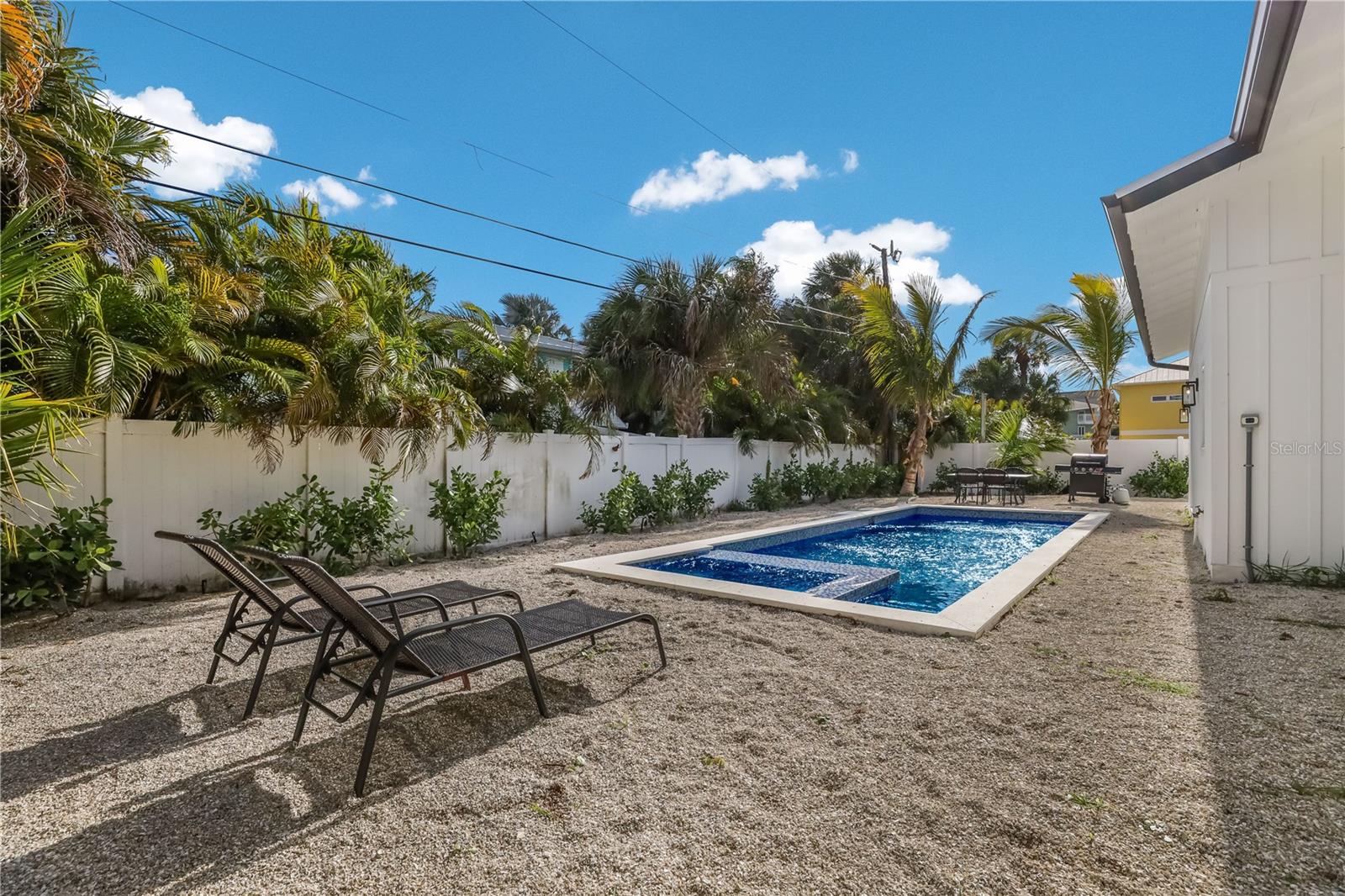 Listing photo id 30 for 305 73rd Street