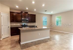 Listing photo id 11 for 16421 Woodside Glen