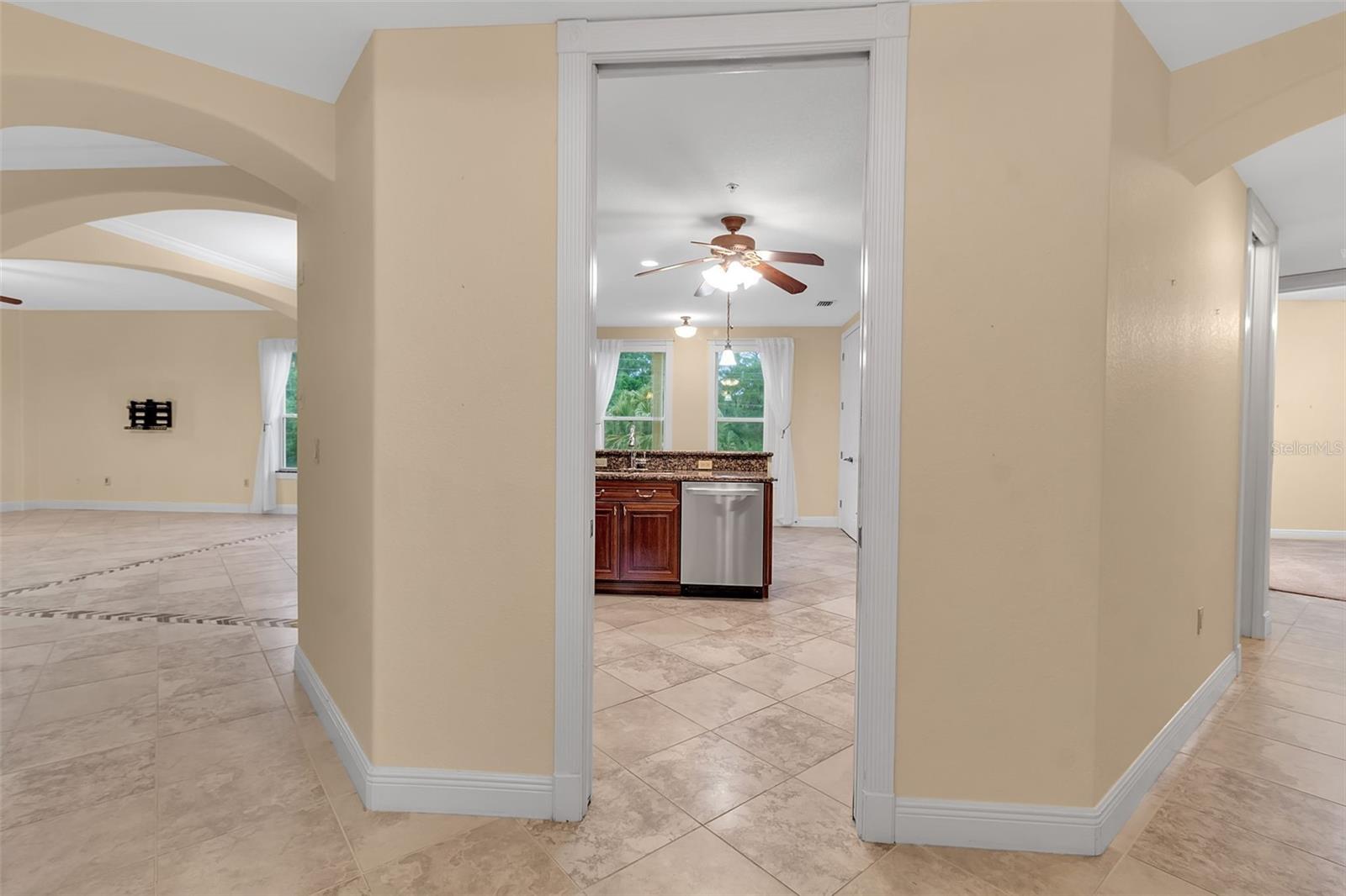 Listing photo id 6 for 5102 Manorwood Drive 2d