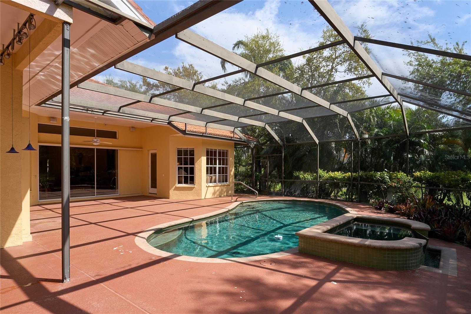 Listing photo id 22 for 3718 Boca Pointe Drive