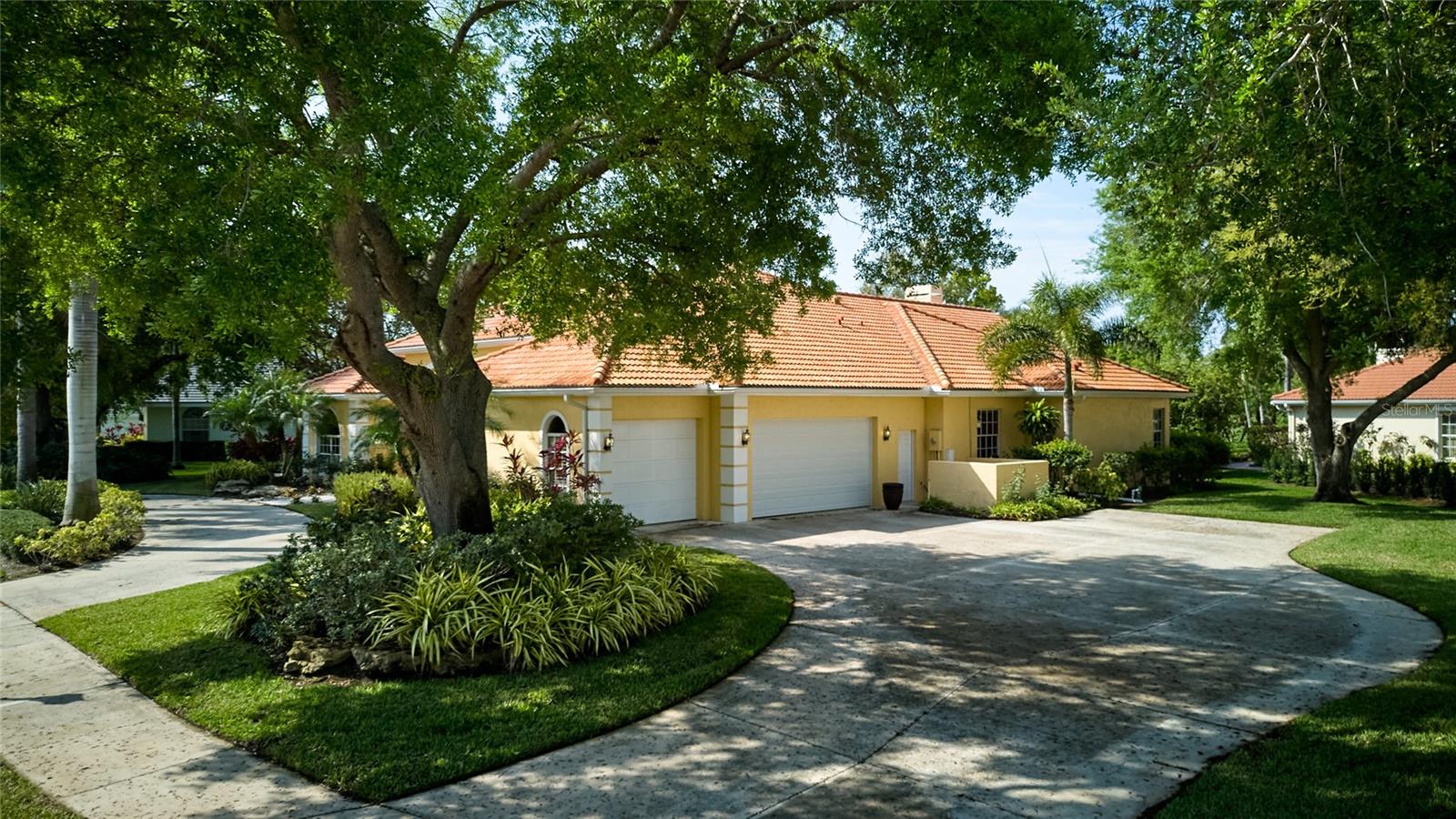 Listing photo id 32 for 3718 Boca Pointe Drive