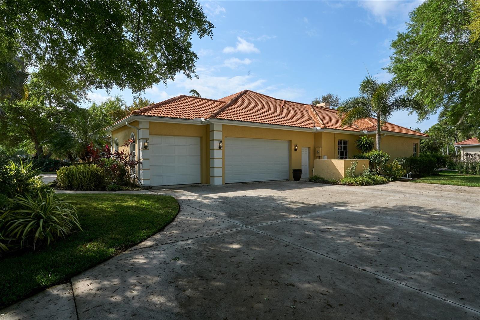 Listing photo id 33 for 3718 Boca Pointe Drive