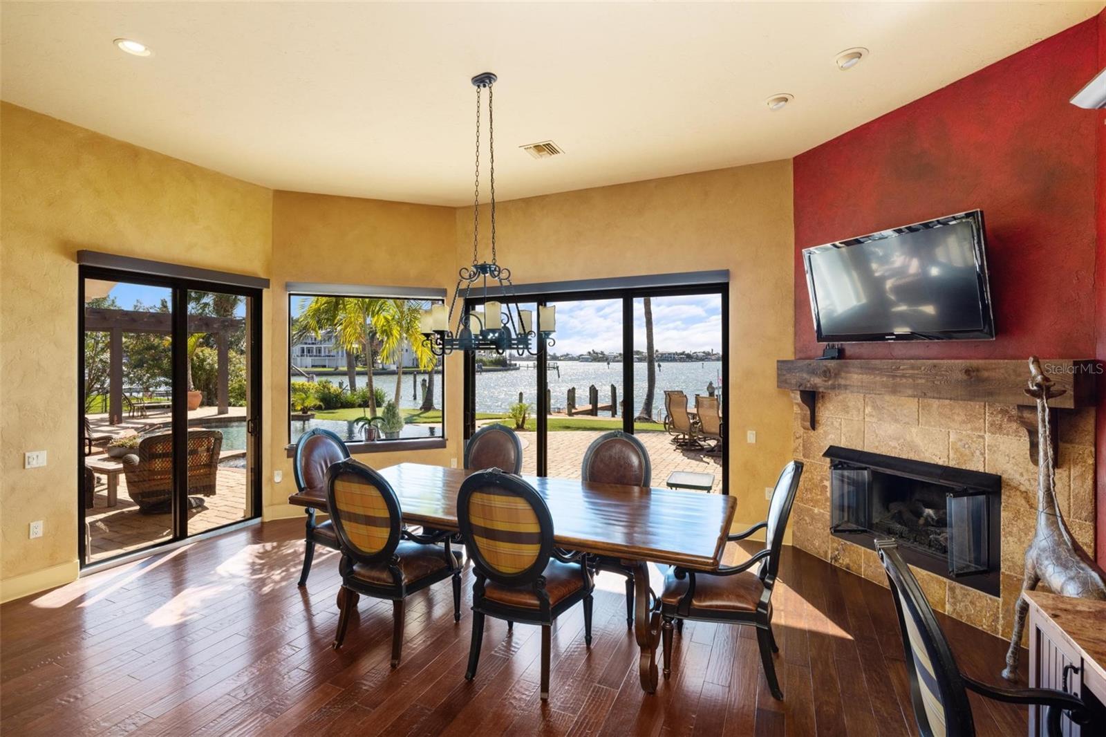 Listing photo id 28 for 3576 San Remo Terrace