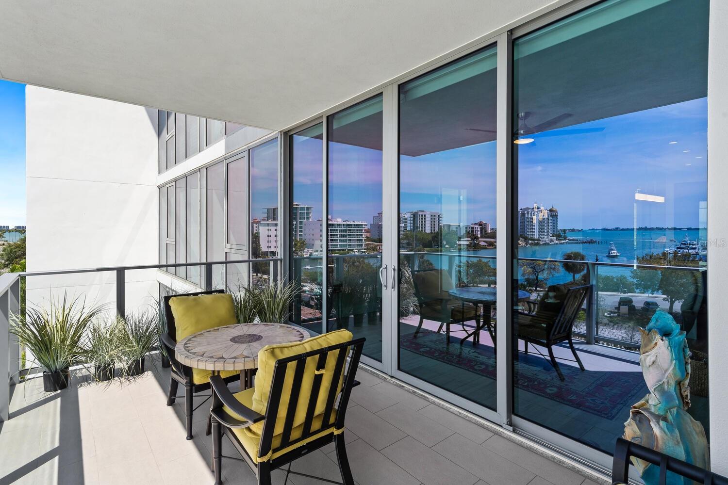 Listing photo id 10 for 1155 Gulfstream Avenue 406