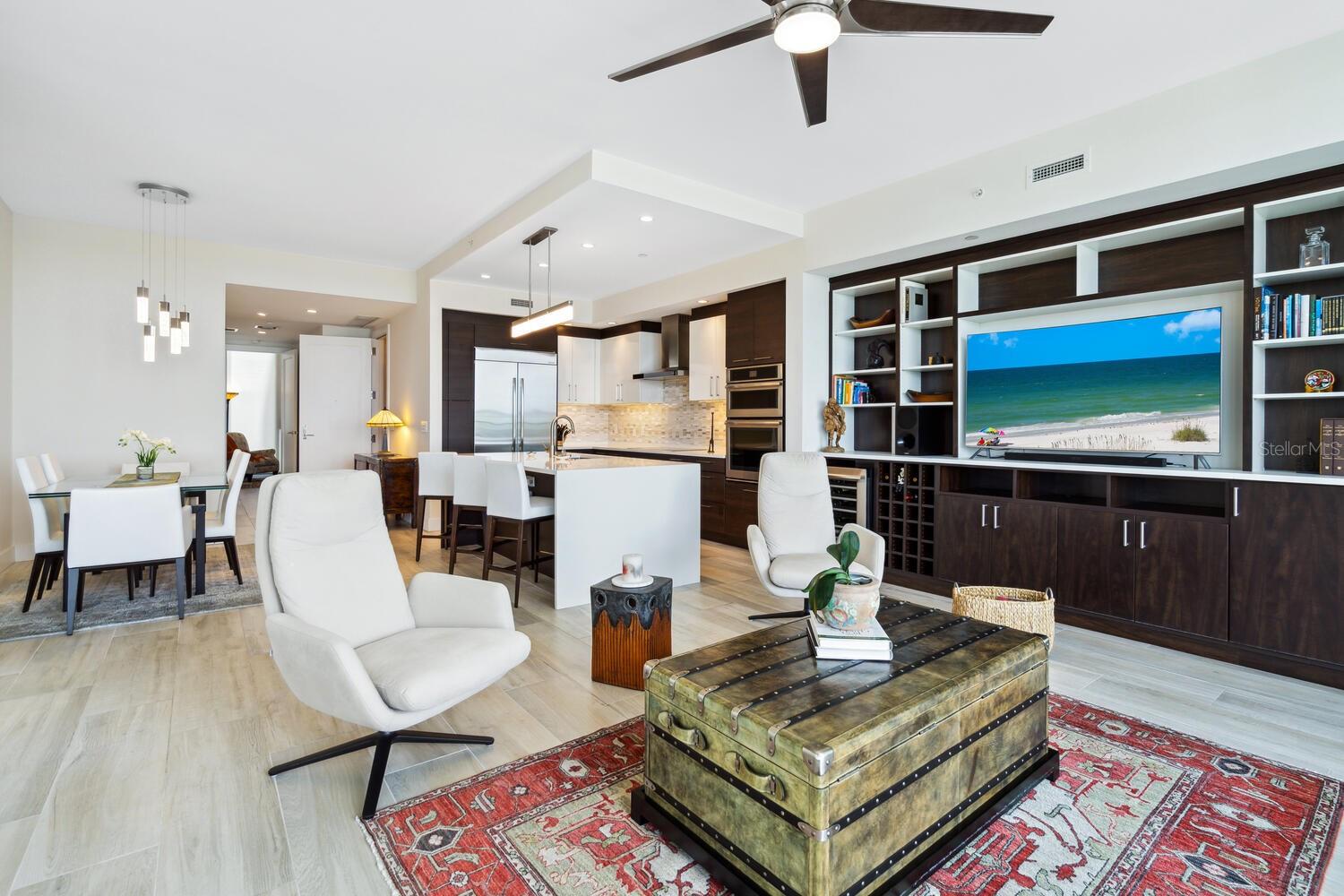 Listing photo id 11 for 1155 Gulfstream Avenue 406