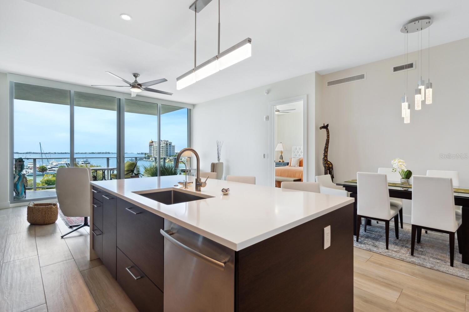 Listing photo id 18 for 1155 Gulfstream Avenue 406