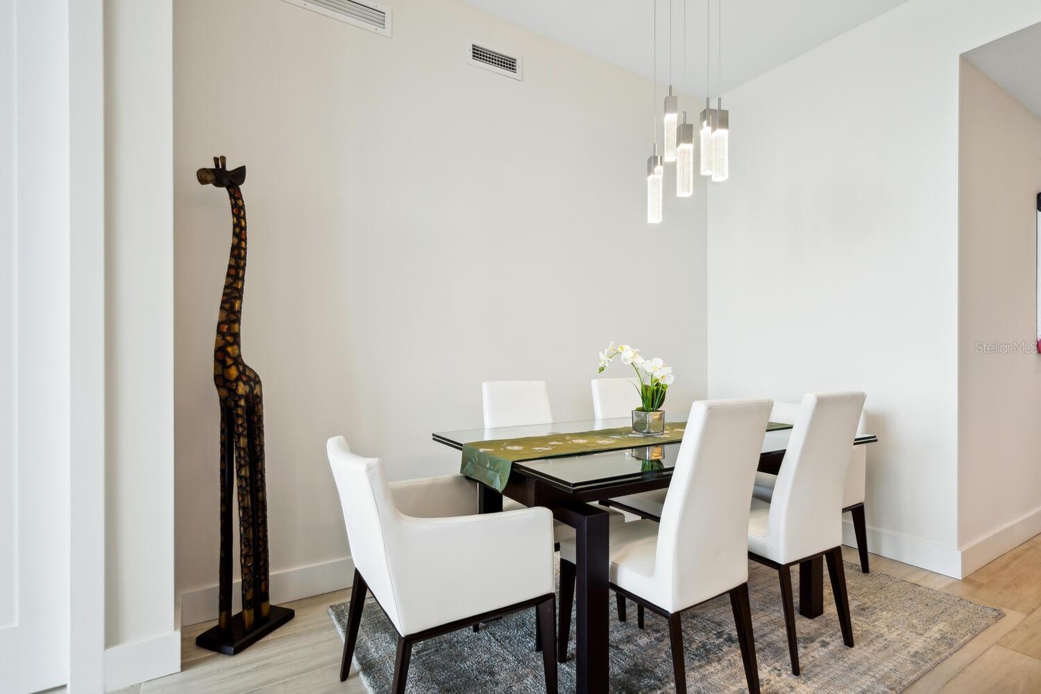 Listing photo id 19 for 1155 Gulfstream Avenue 406