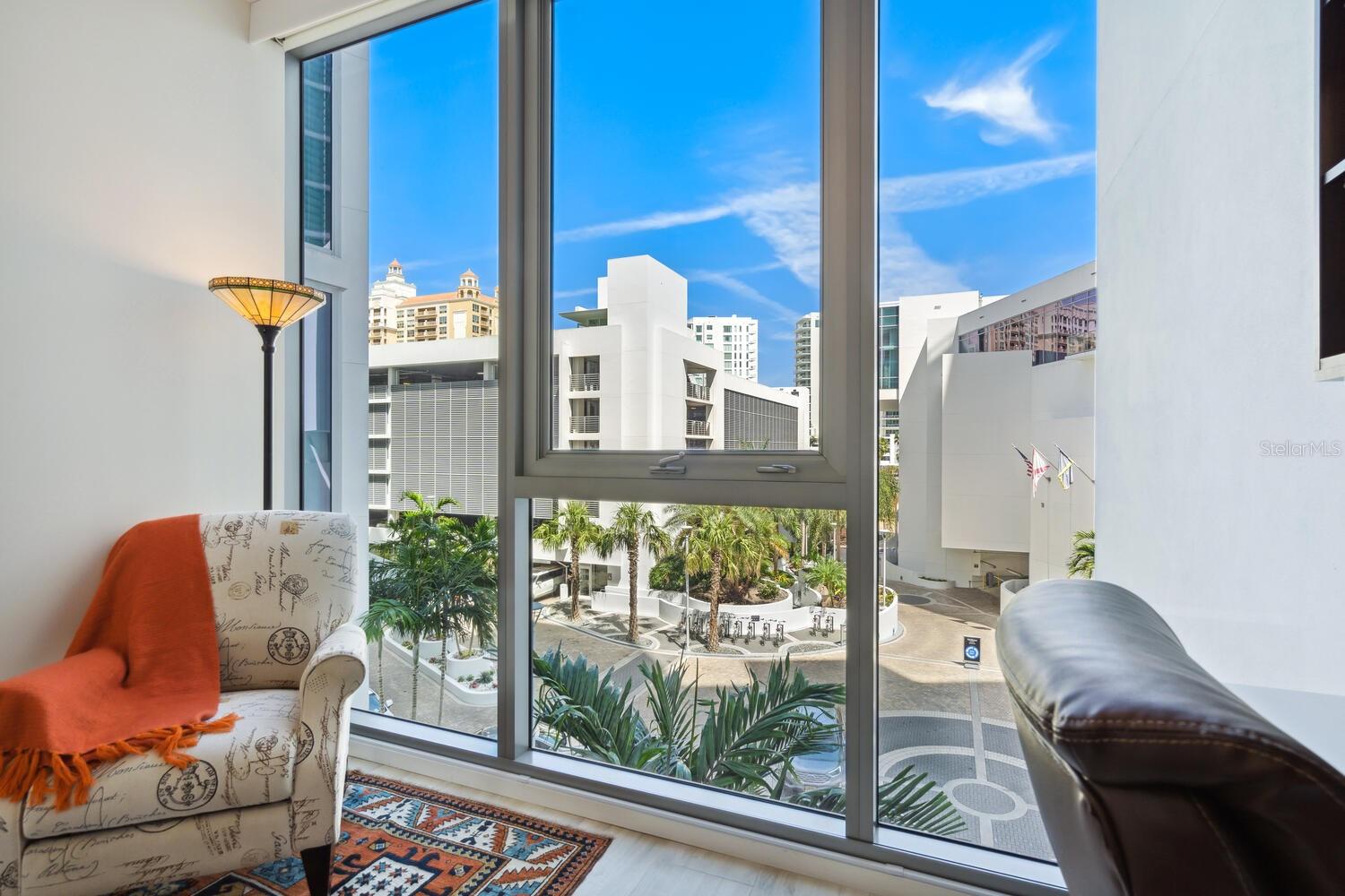 Listing photo id 32 for 1155 Gulfstream Avenue 406