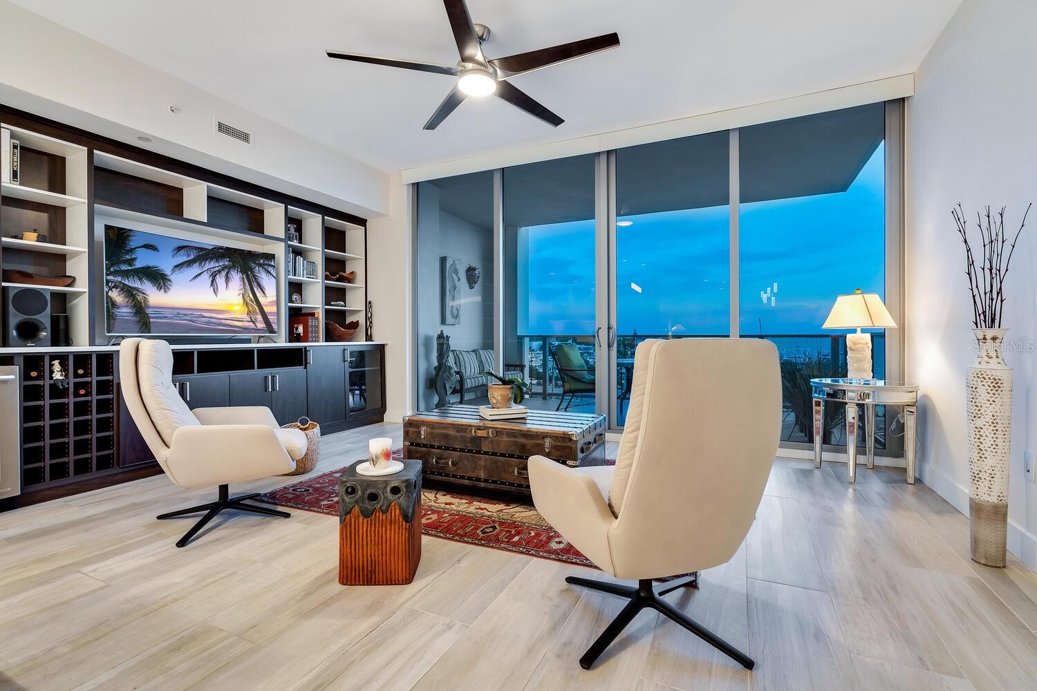 Listing photo id 37 for 1155 Gulfstream Avenue 406