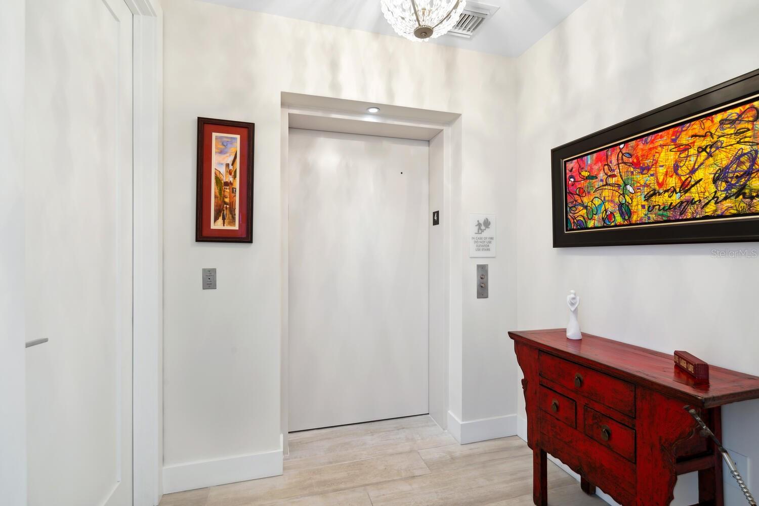 Listing photo id 2 for 1155 Gulfstream Avenue 406