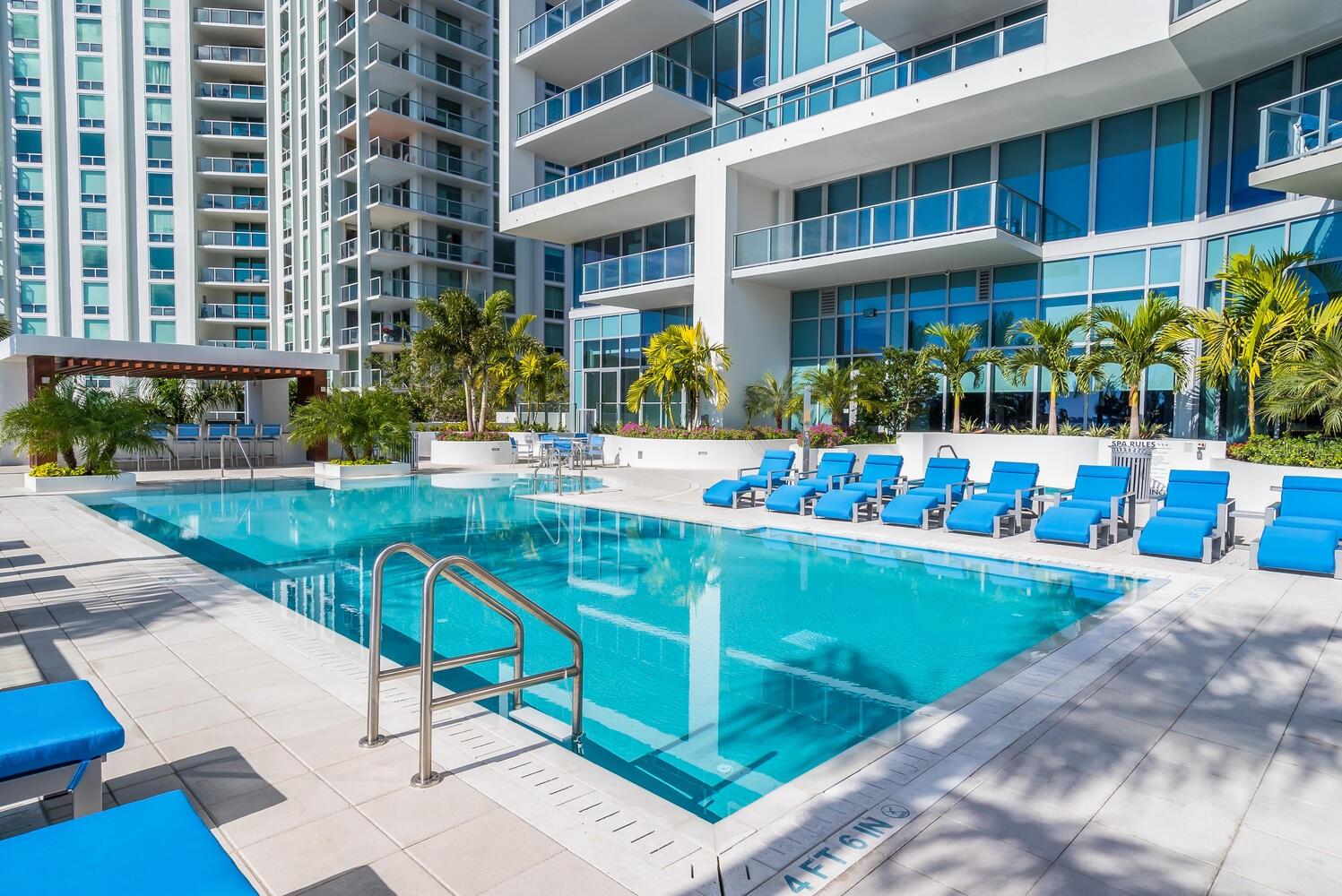 Listing photo id 54 for 1155 Gulfstream Avenue 406