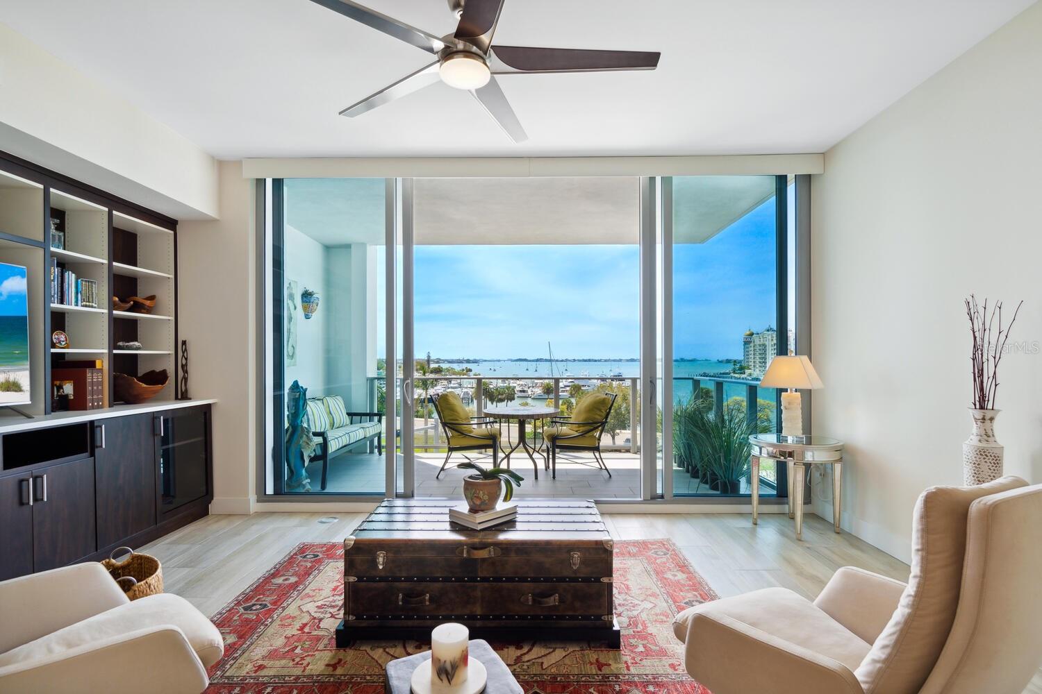 Listing photo id 6 for 1155 Gulfstream Avenue 406