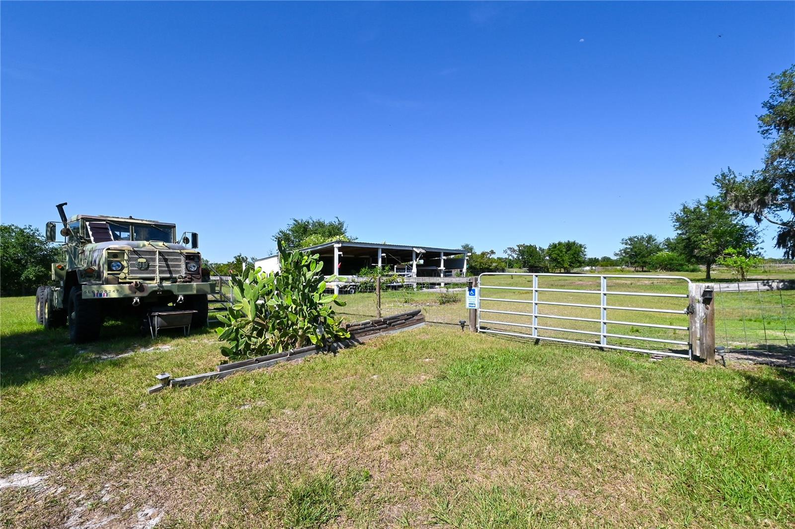 Listing photo id 11 for 651 Deer Hammock Road