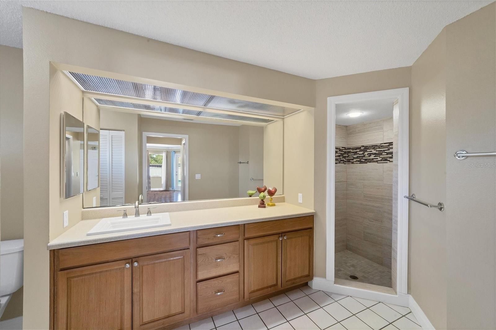 Listing photo id 22 for 2706 Gisela Road