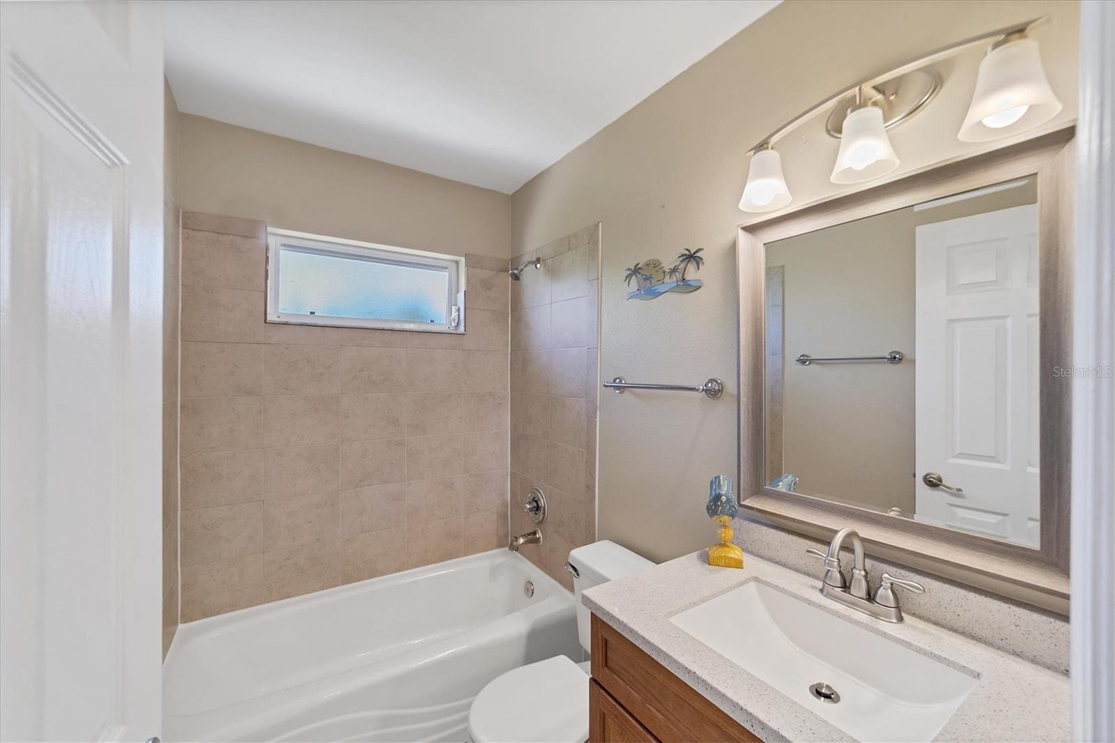 Listing photo id 29 for 2706 Gisela Road