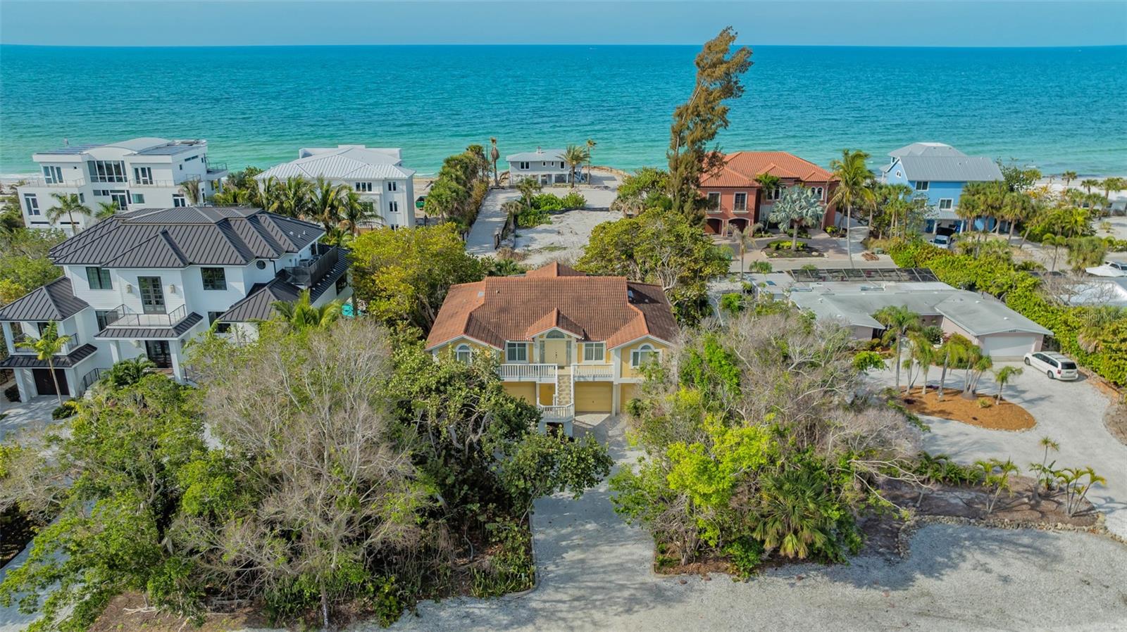 Listing photo id 2 for 6537 Gulf Of Mexico Drive