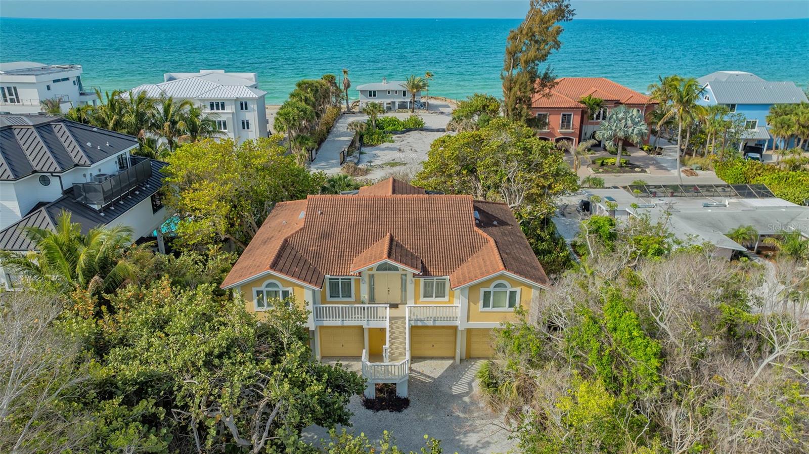 Listing photo id 3 for 6537 Gulf Of Mexico Drive