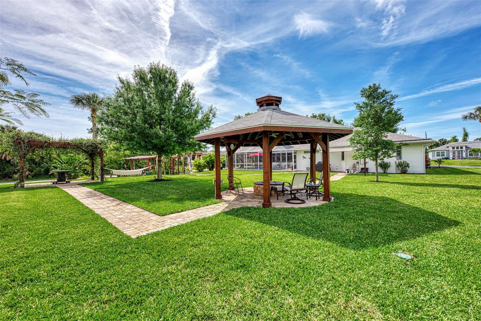 Listing photo id 70 for 3514 Laslo Avenue