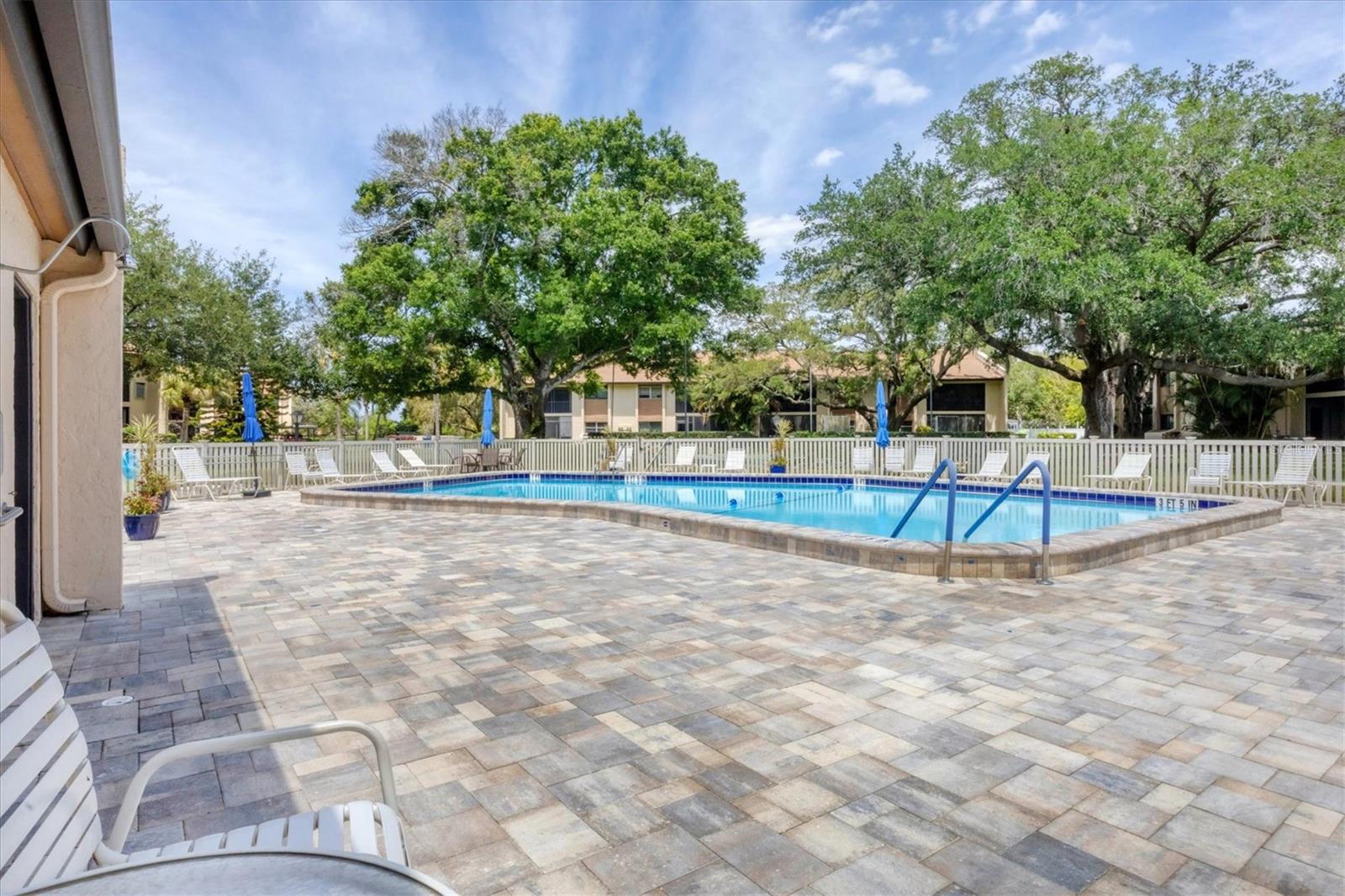 Listing photo id 30 for 2420 Clubhouse Circle 103