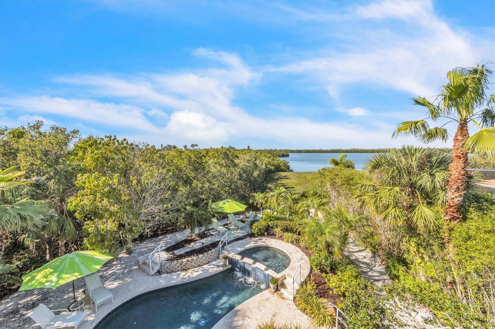 Listing photo id 33 for 701 Hideaway Bay Drive