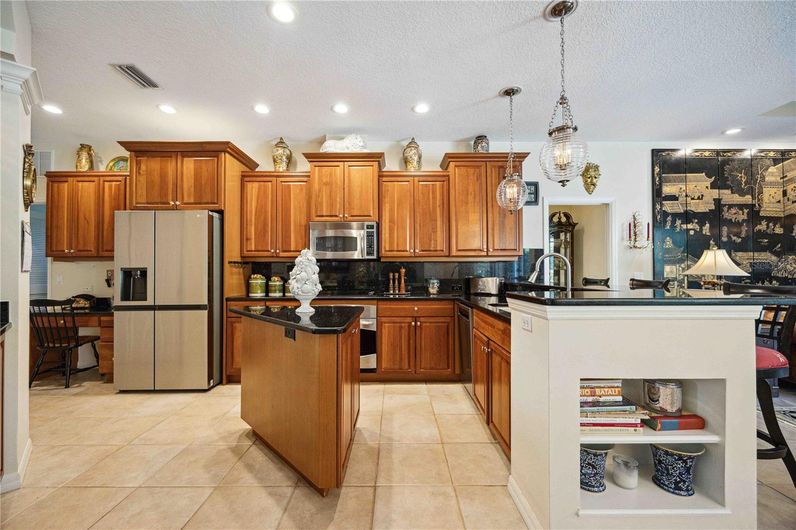 Listing photo id 12 for 4812 Carrington Circle