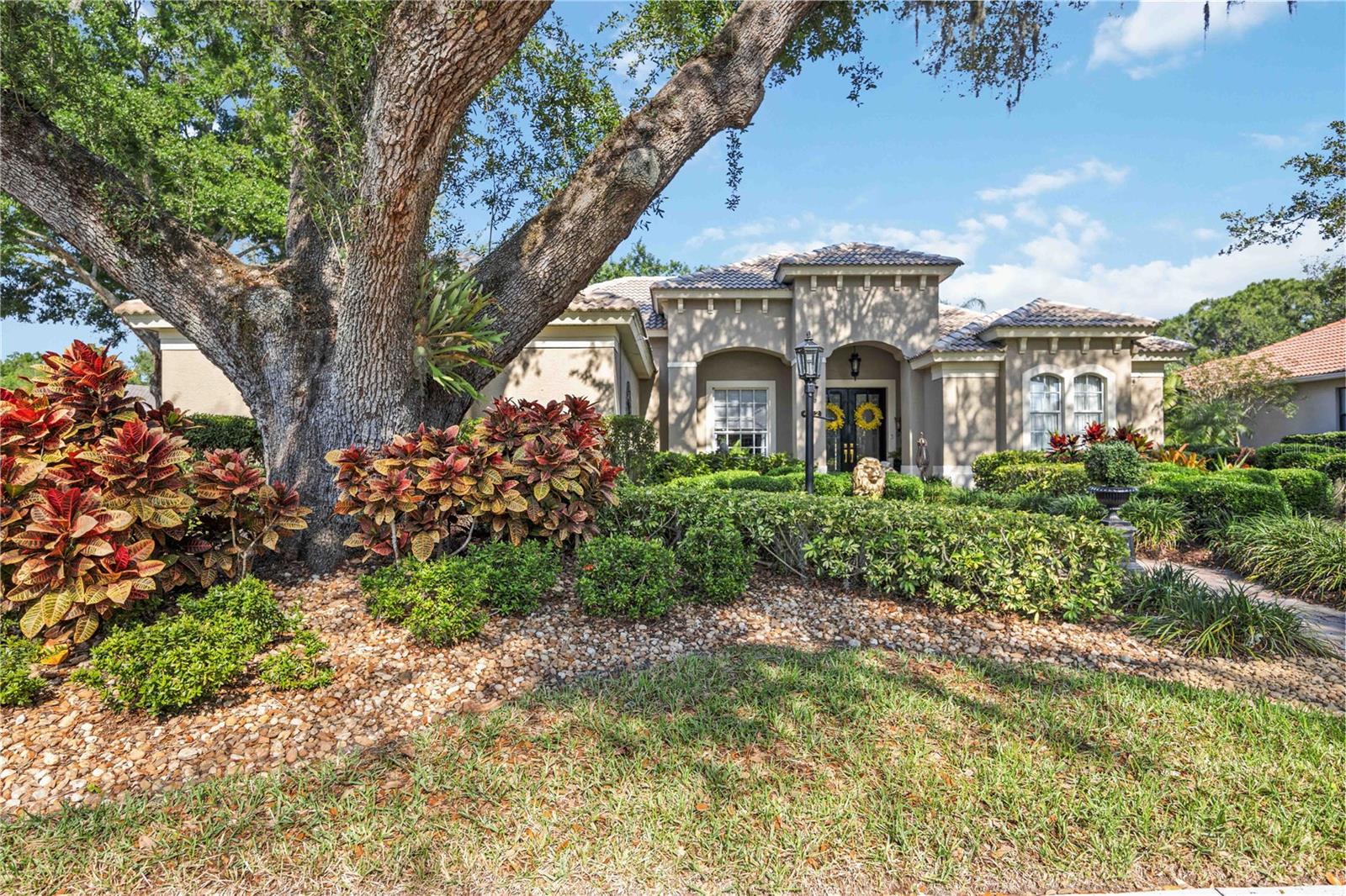 Listing photo id 1 for 4812 Carrington Circle