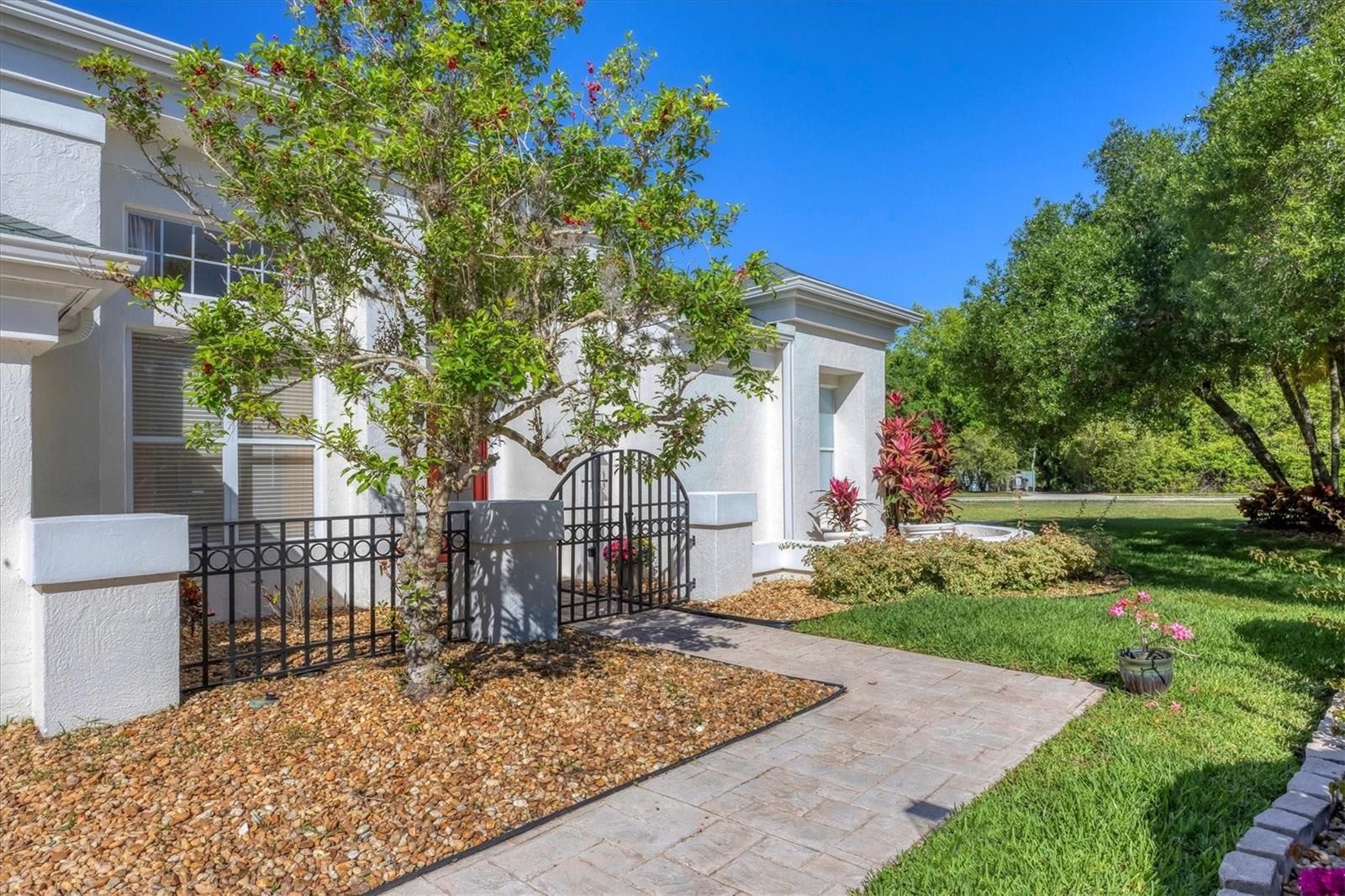 Listing photo id 5 for 6702 Pinehurst Place