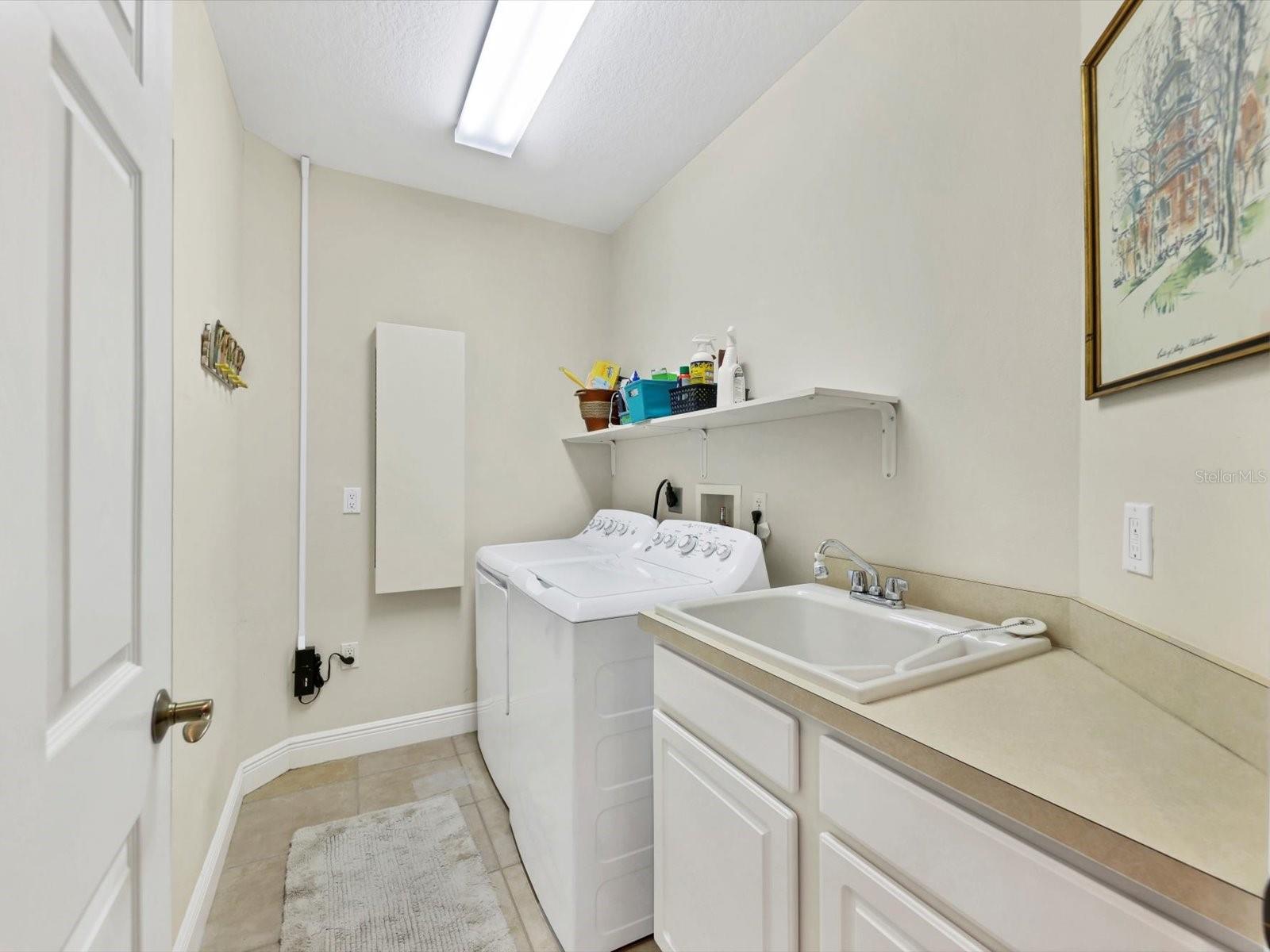 Listing photo id 33 for 6310 Watercrest Way 403