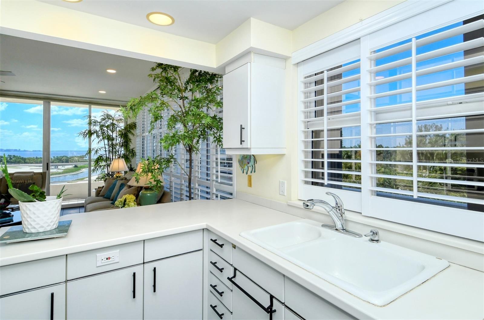 Listing photo id 6 for 3070 Grand Bay Boulevard 625