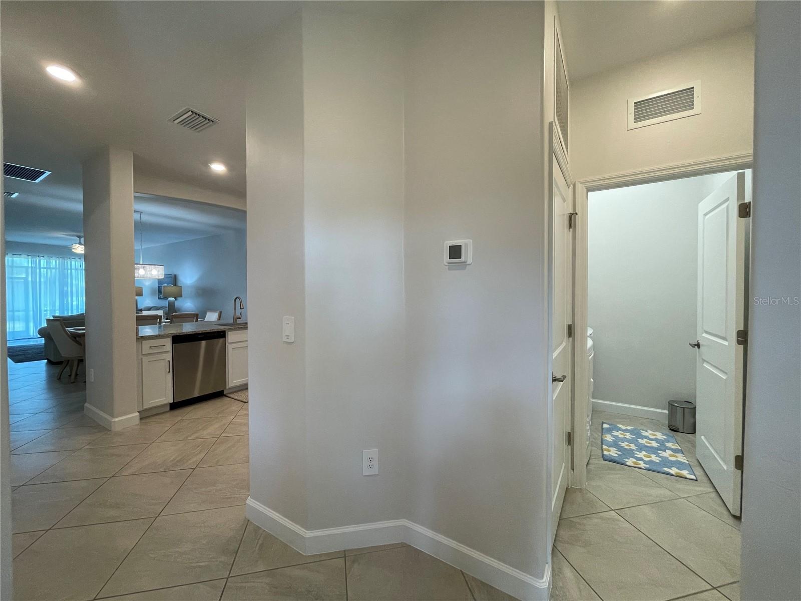 Listing photo id 5 for 15950 Clear Skies Place